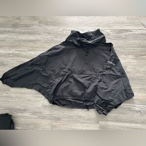 Lululemon Break the Mold Pullover woman size M/L windbreaker Water repellent